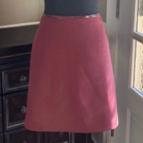 WHBM Burgundy Skirt 6 Women New with Tags faux leather trim - Picture 1 of 2